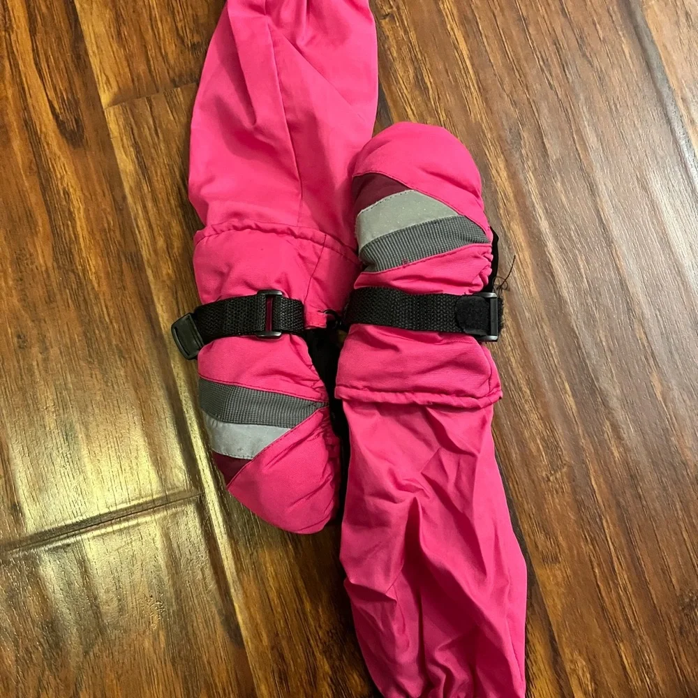 Kids mittens with long cuffs
